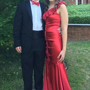 One-shoulder, mermaid style silk dress